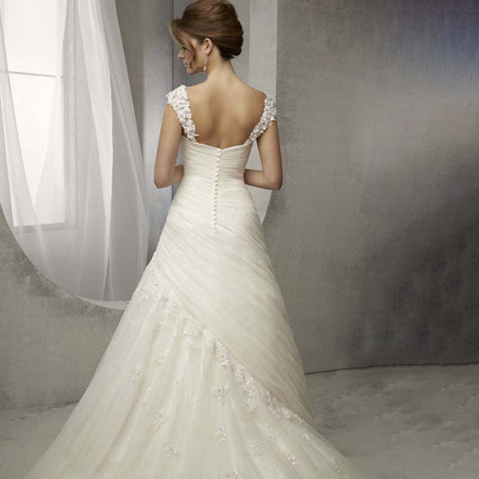 Lace and Diamond Trailing Light Wedding Dress